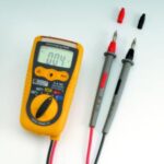 CA 703 kompaktmultimeter med indbygget berÃ¸ringsfri polsÃ¸ger